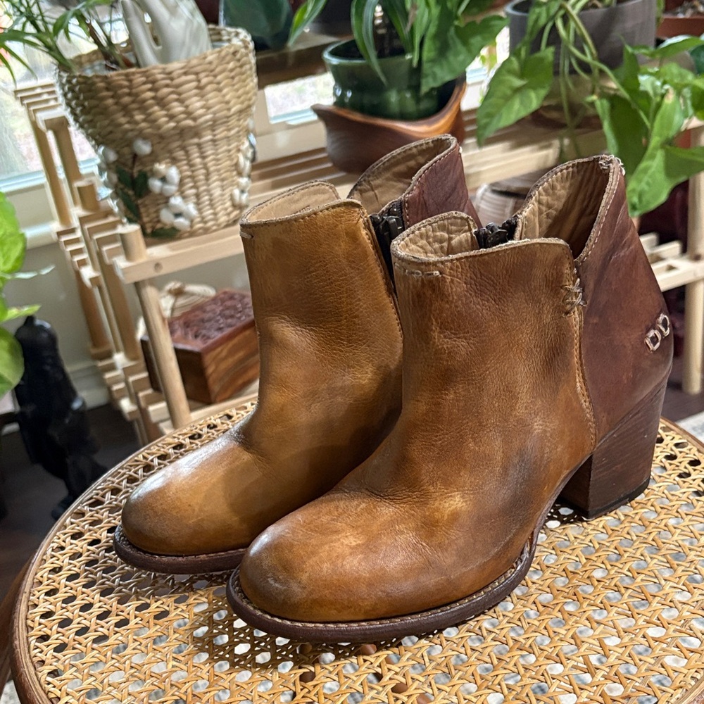 Bed Stu Yell ankle boots . Size 6
